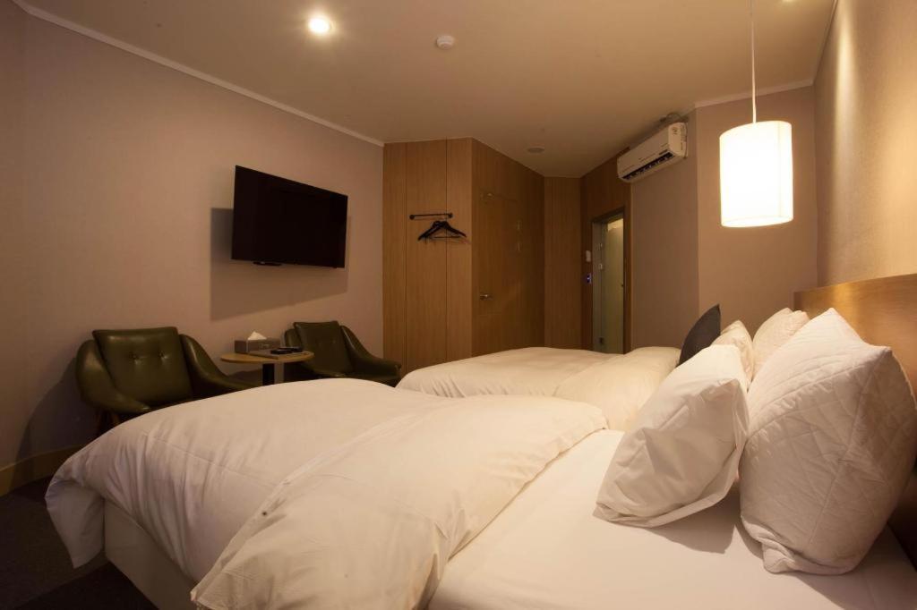Centralperson Pyeongtaek Hotel Kültér fotó